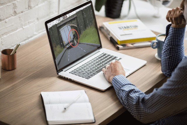 Alumno haciendo test online